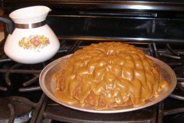 Gâteau aux pistaches de Remy avec glaçage au caramel