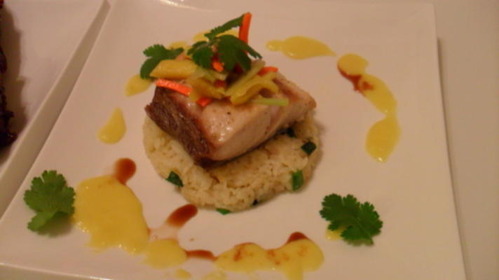mahi-mahi poêlé avec risotto et sauce à la mangue