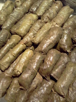 waraq al dawali (feuilles de vigne farcies)