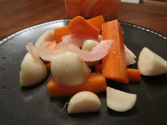 carottes cultivées et petits navets