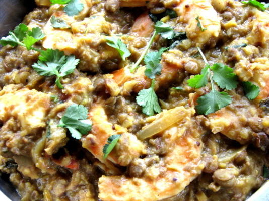 crevettes à l'ail dans un curry dhal épicé
