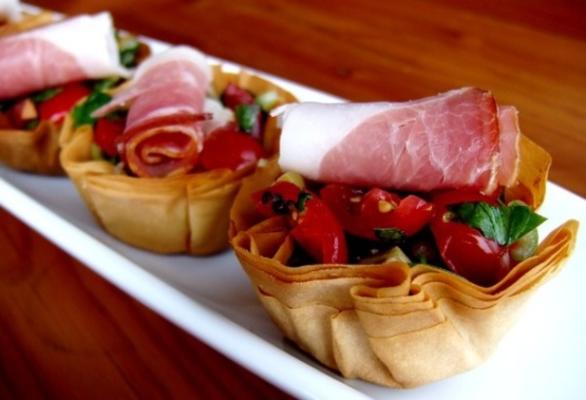 tasses phyllo faciles avec salade et jambon (accompagnement ou collation)