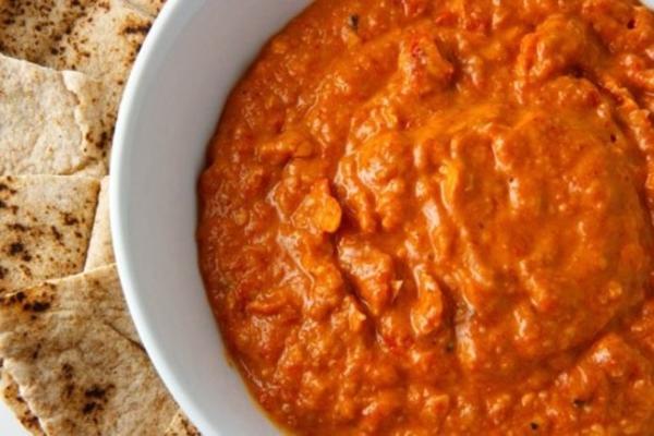 sain méditerranéen: trempette de poivron rouge rôti et de feta 3
