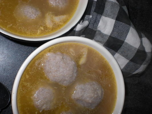 soupe au poulet boule matzo (casher)