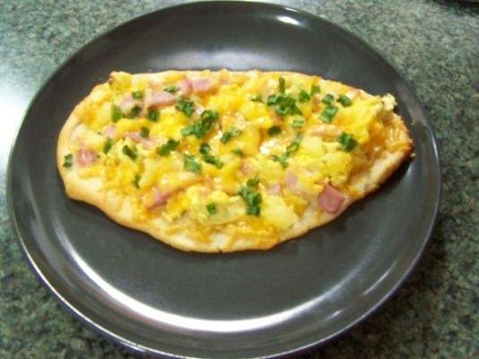 pizza hawaïenne au jambon et aux œufs