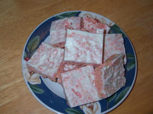 friandises croustillantes au chocolat blanc et aux fraises (micro-ondes)