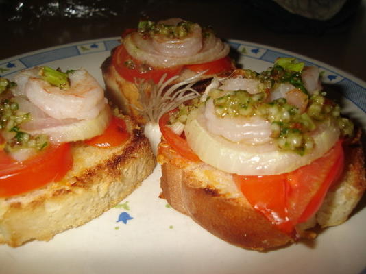 crostini crevettes-oignons au pesto aux amandes et au persil