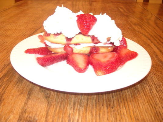 doigts de dame rapides au gâteau au fromage aux fraises