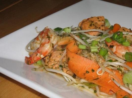 sauté de crevettes et de saumon à la citronnelle et à la menthe