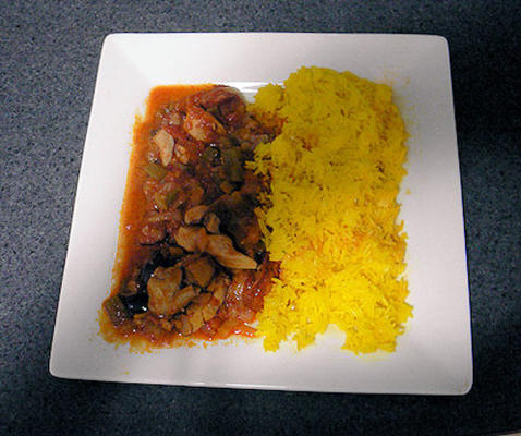 poulet frit et chorizo ​​avec du riz