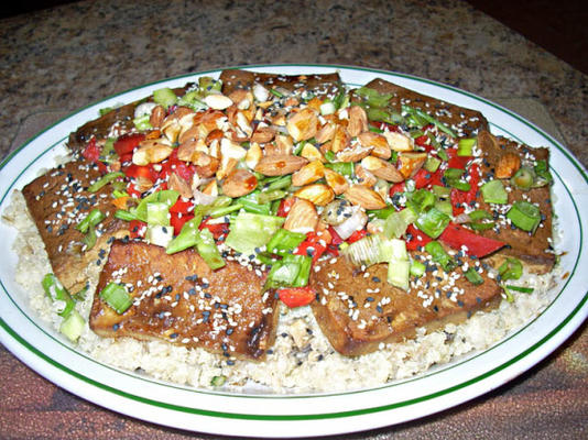 salade de quinoa avec tofu mariné cuit au four