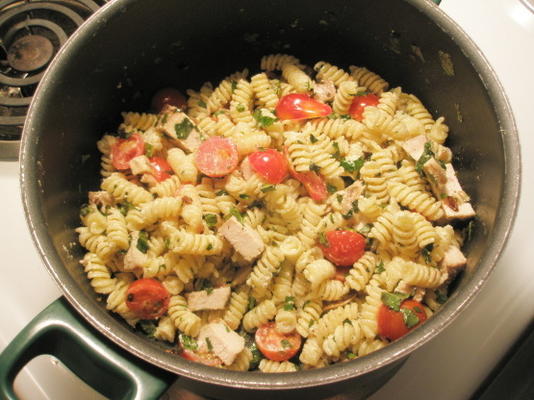 spaghetti à la crème de tomates et sauce au fromage de chèvre