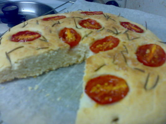 focaccia végétarienne au romarin et à la tomate