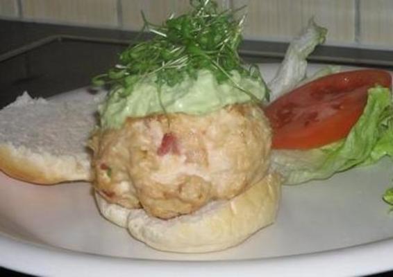 hamburgers au poulet avec crème d'avocat