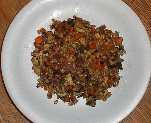 délicieux pilaf de blé entier (baie de blé)