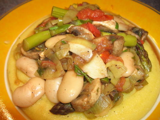 sauté de haricots beurre et de légumes printaniers avec polenta