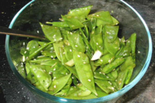 salade de pois mange-tout avec vinaigrette au sésame