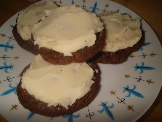 biscuits d'urgence au chocolat avec glaçage à la vanille