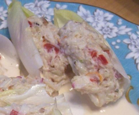 salade de crabe sur l'apéritif d'endives