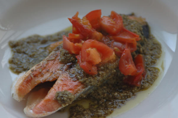 poêlée de saumon sauté en croûte aux herbes; pistou