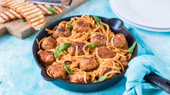 poêle de boulettes de viande épicée