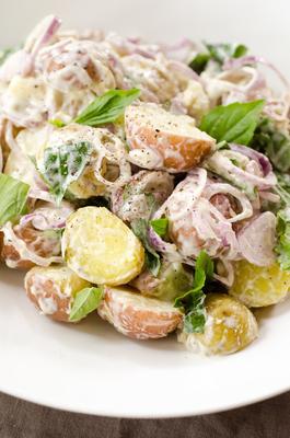 salade de pommes de terre nouvelles au basilic et aux échalotes
