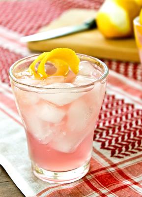 cocktail de rhubarbe à la rhubarbe de pok pok