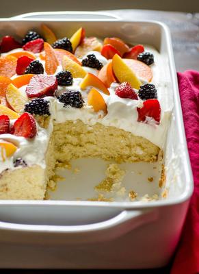 gâteau d'été facile aux fruits et à la crème